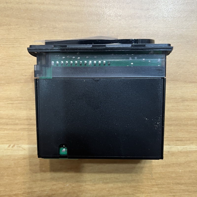 PZUXC1E0G1 Thermostat – Side View