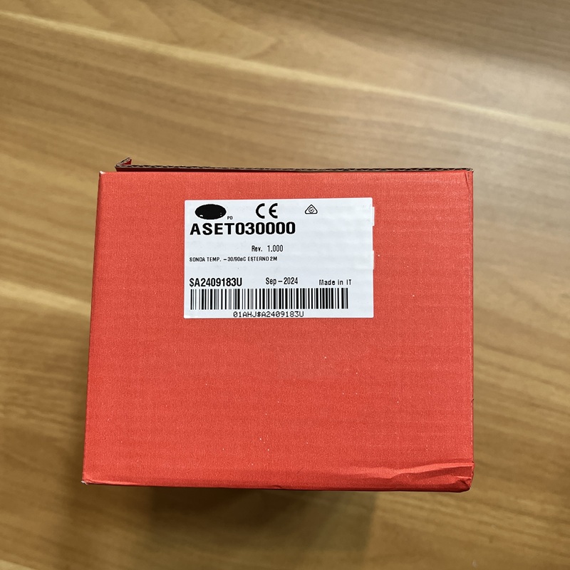 Outer box label with complete model, specification and origin details.