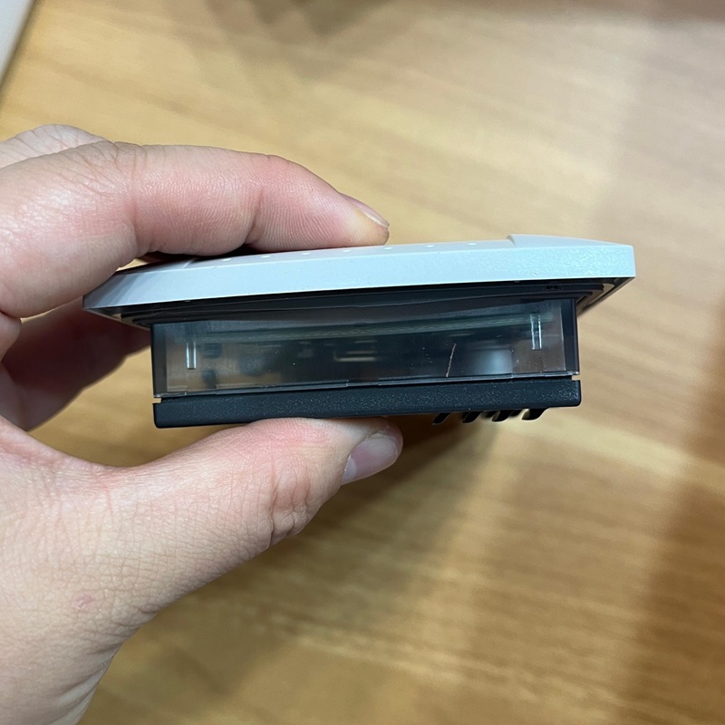 Device side view showing thickness