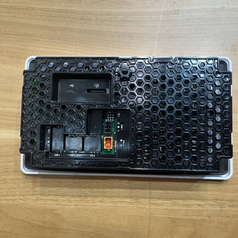 Device rear interface and mainboard