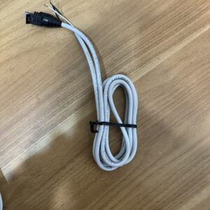 Single white signal cable with black connector and cable tie