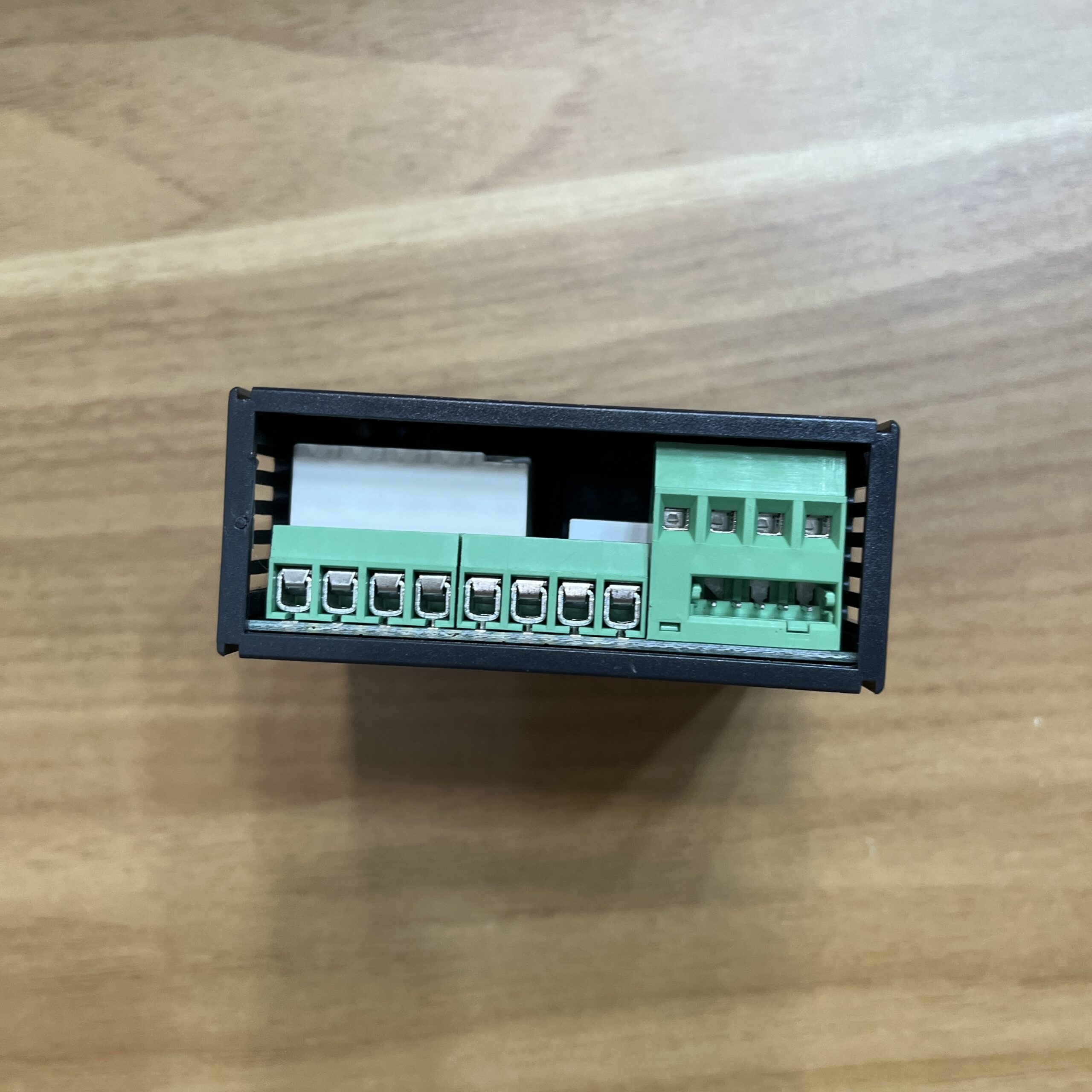 XR06CX-4N1F1-digital-temperature-controller-terminal-view