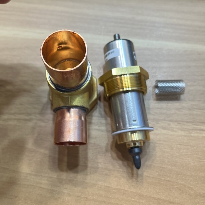 Top-down view with valve inlet facing up