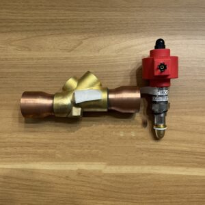 Integrated electronic expansion valve assembly with brazed copper pipe and red actuator