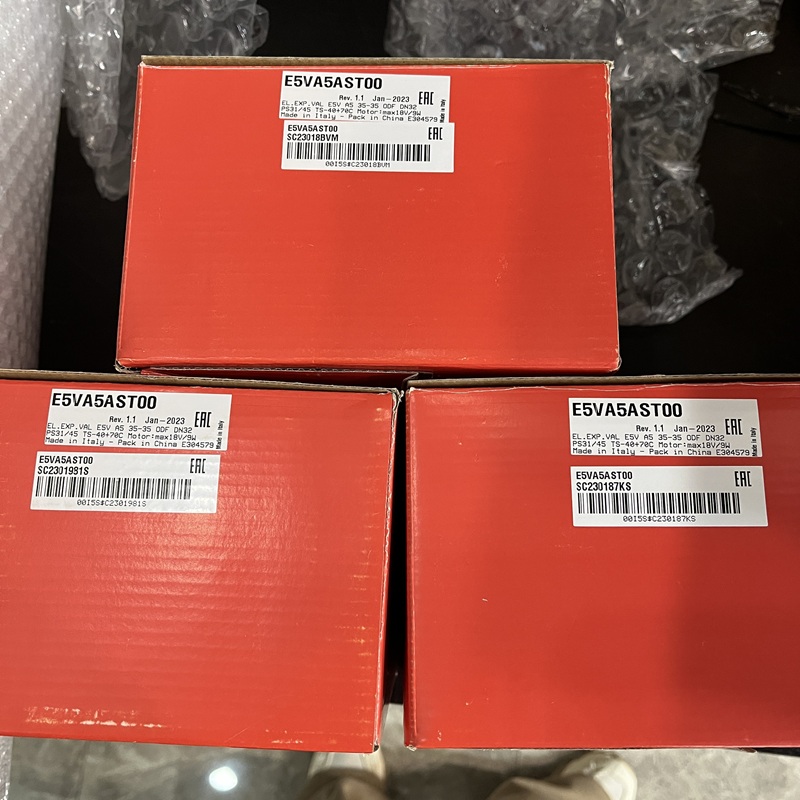 Red product carton marked with model E5VA5AST00