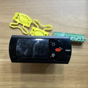 Combined view of the temperature controller and accessories