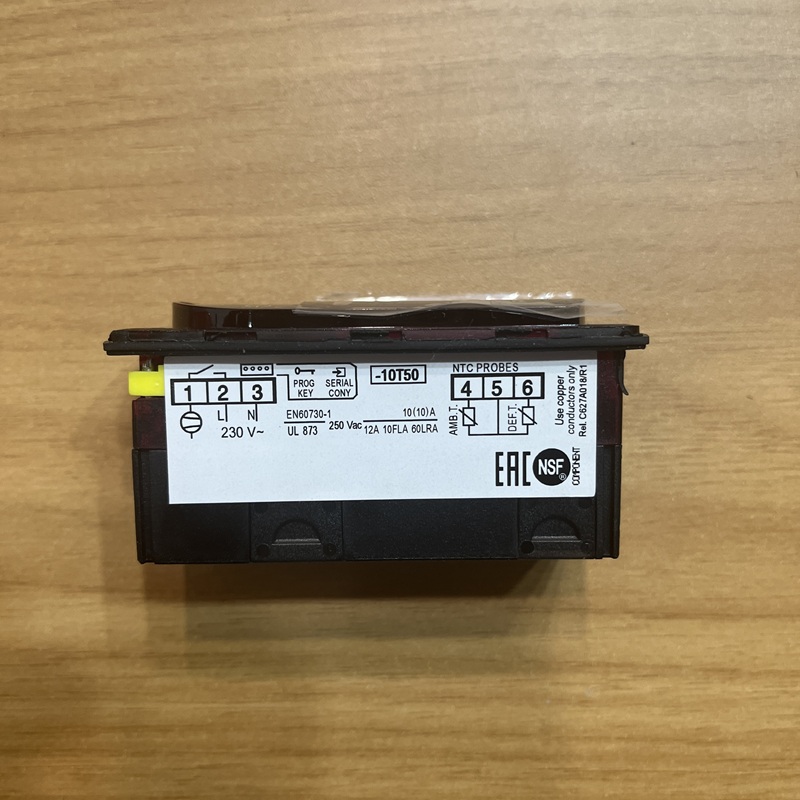 Close-up of the terminal-side label on the temperature controller