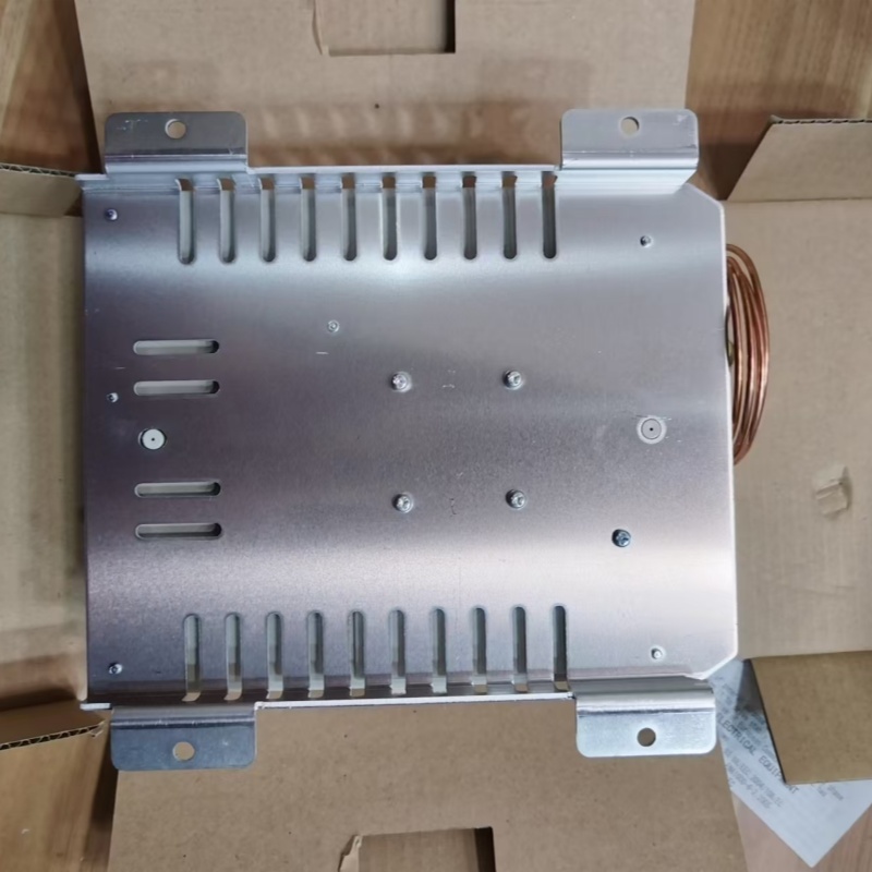 Metal heat dissipation mounting base with slots and fixing holes
