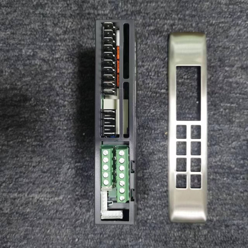 Wiring port side of temperature controller, relay terminals and green signal terminals