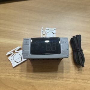 Complete temperature controller with temperature probe and two mounting clips