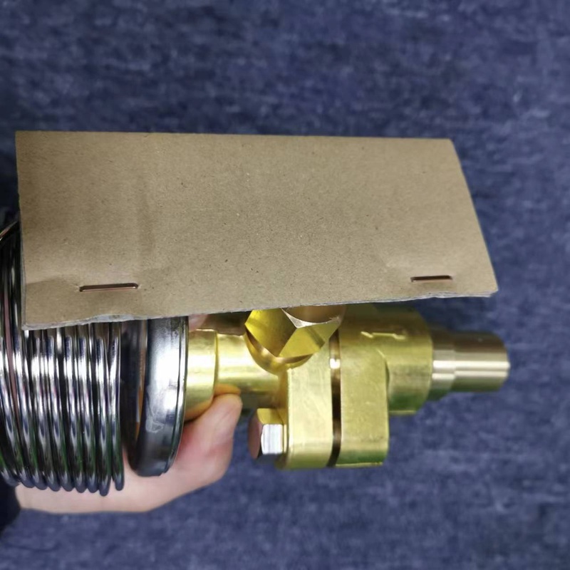 Shoot of valve adjusting nut side