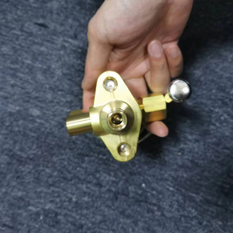 Liquid inlet and outlet end face of valve body