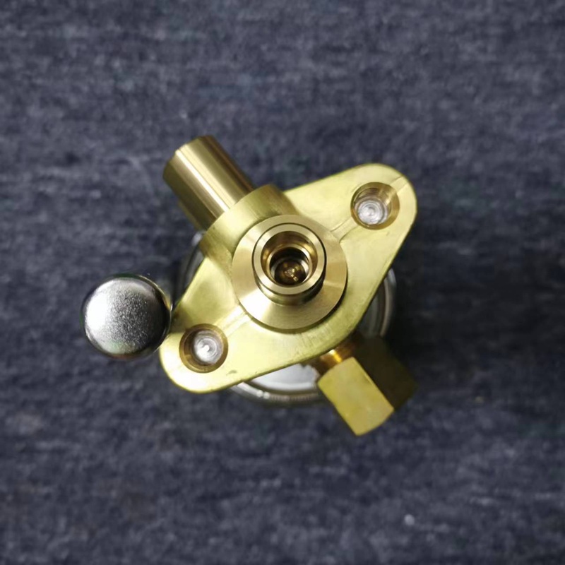 Real shot of inlet and outlet mounting port end face of expansion valve