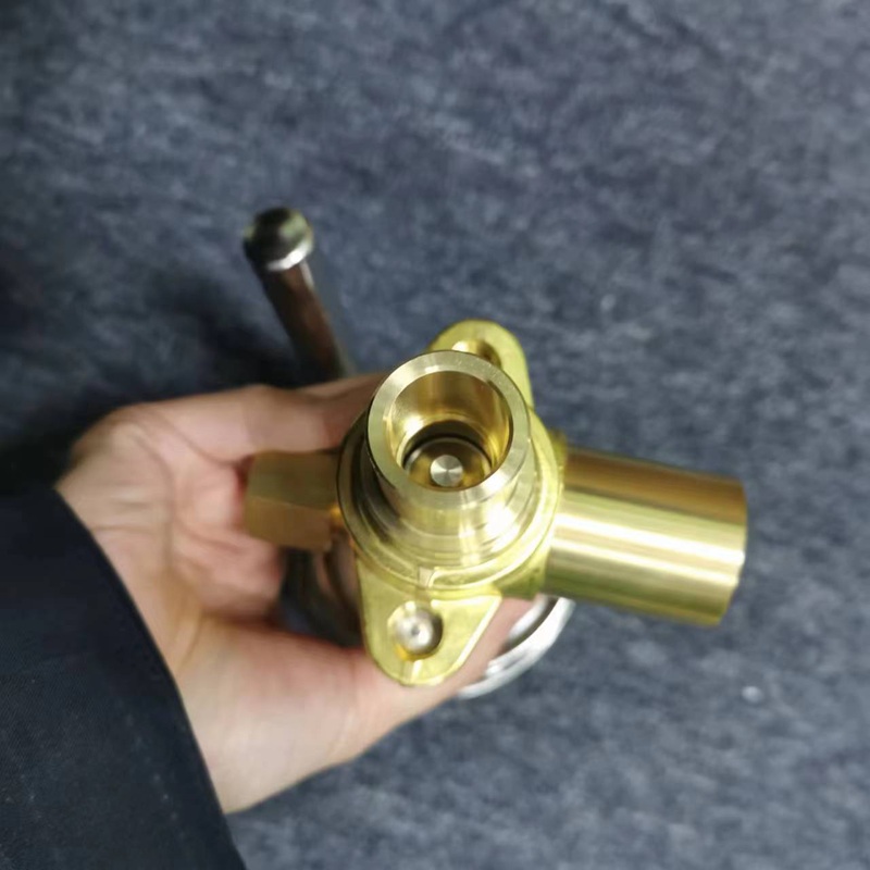 Close-up of inner inlet connector of expansion valve