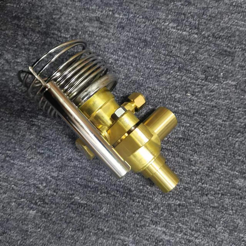 Diagonal shot of expansion valve with long capillary tube